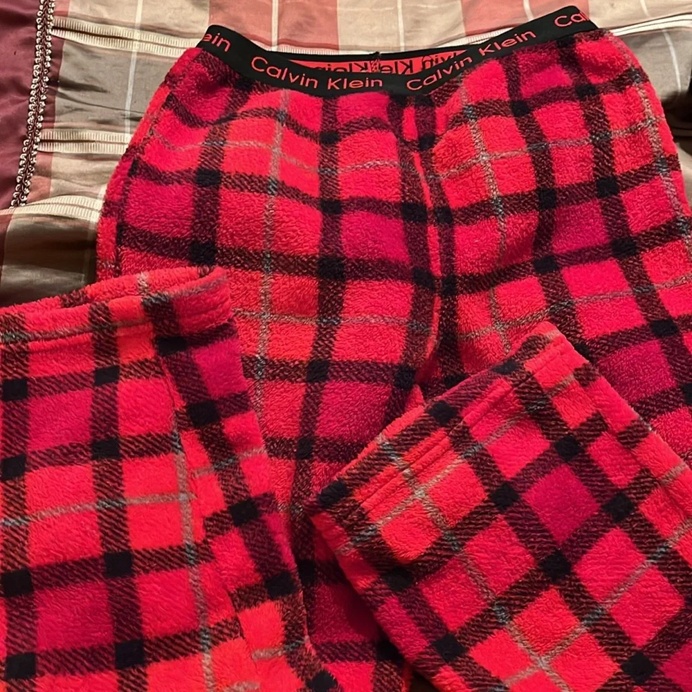 Calvin Klein soft comfy size 7 - 8 fleece pajama PJ sleep pants red black EUC